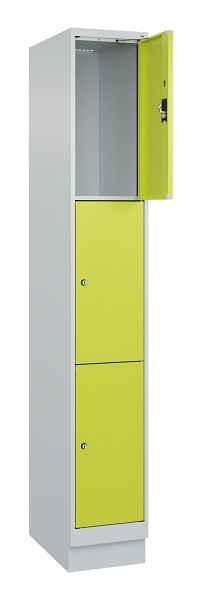 C+P Schließfachschrank Evolo PLUS, mit Sockel, 3 Fächer, 1950x300x500mm, 7035/00, Frontfarbe 1108060 RDS Clowngrün, 049020-103 S10015