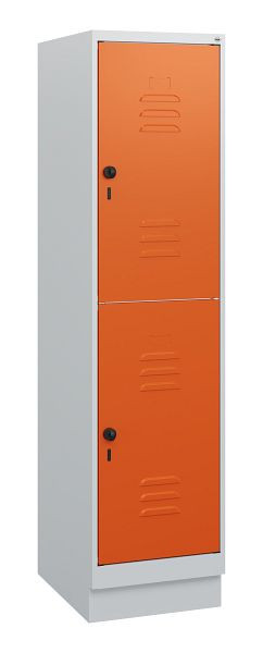 C+P Doppelstöckiger Spind Classic PLUS, Sockel, 1630x400x500mm, 7035/2004, Drehriegel, 0803205-12 S10060