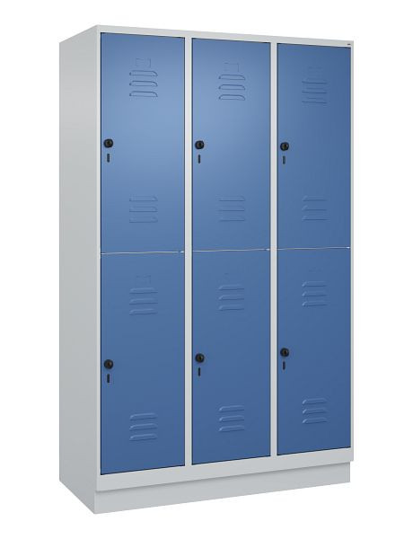 C+P Doppelstöckiger Spind Classic PLUS, Sockel, 3 Abteile, 1950x1200x500mm, 7035/5023, 080320-32 S10005