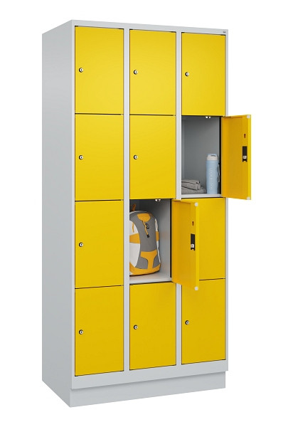 C+P Schließfachschrank Evolo PLUS, mit Sockel, 12 Fächer, 1950x900x500mm, 7035/1, Frontfarbe RAL 1023 Verkehrsgelb, 049020-304 S10001