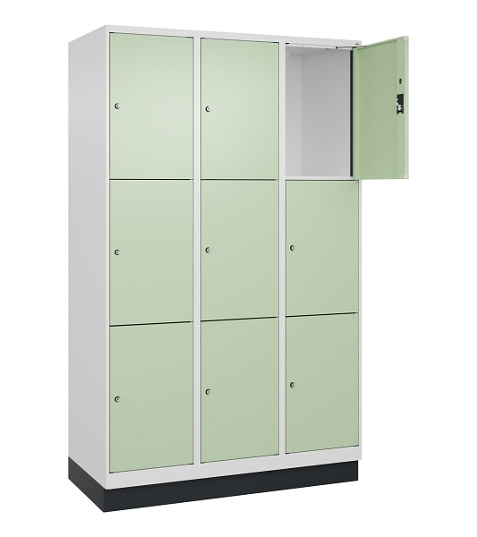 C+P Schließfachschrank Evolo PLUS, mit Sockel, 9 Fächer, 1950x1200x500mm, 9016/6, 049020-323 S10019