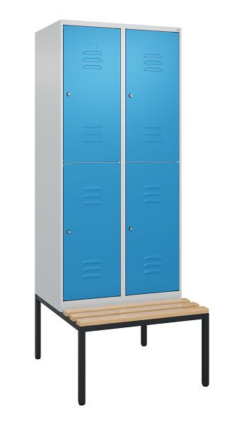 C+P Doppelstöckiger Spind Classic PLUS, 2 Abteile, 2120x800x815mm, 7035/5012, Zylinderschlösser, Buche-Sitzleisten, Sitzbank, 0803507-22 S10094