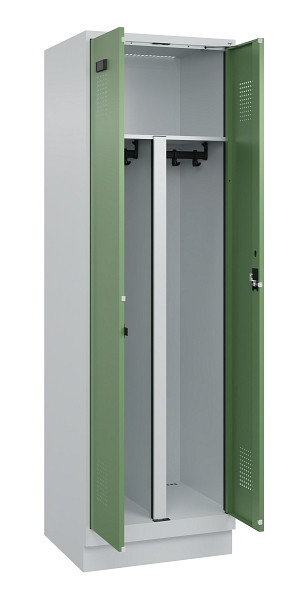 C+P PSA Schwarz-Weiß-Spind Evolo PLUS, mit Sockel, 2 Abteile, 1950x600x500mm, 70, Frontfarbe RAL 6011 Resedagrün, Zylinderschloss, 049022-20P S10037