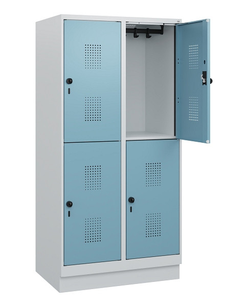 C+P Doppelstöckiger Spind Evolo PLUS, Sockel, 4 Fächer, 1630x800x500mm, 7035/001, Drehriegel, 0493205-22 S10009