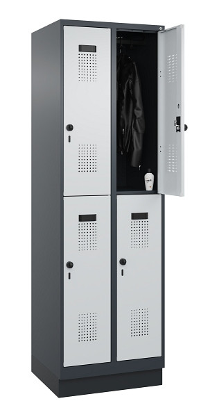 C+P Doppelstöckiger Spind Evolo PLUS, mit Sockel, 4 Fächer, 1950x600x500mm, 7016, Frontfarbe RAL 7035 Lichtgrau, Drehriegel, 049320-20 S10017