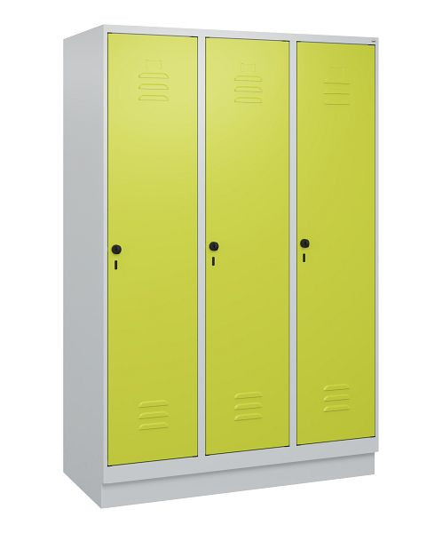 C+P Umkleidespind Classic PLUS mit Mitteltrennwand, Sockel, 3 Abteile, 1800x1200x500mm, 7035/0024, Drehriegel, 0800207-32F S10010