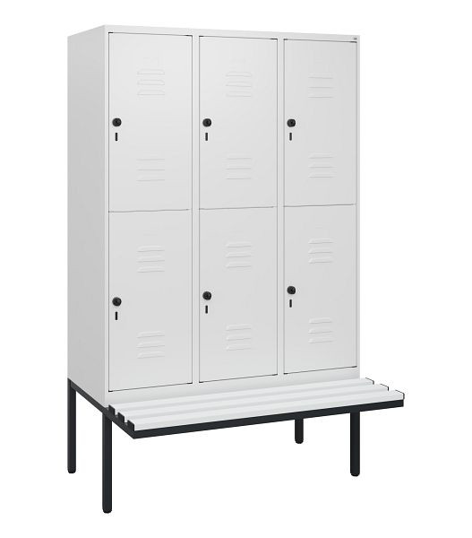 C+P Doppelstöckiger Spind Classic PLUS, 3 Abteile, 1950x1200x815mm, 9016/9016, Drehriegel, mit Untergestell und schwebender Sitzfläche, 0803405-32 S10074