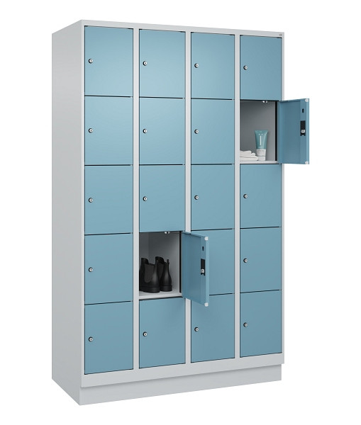 C+P Schließfachschrank Evolo PLUS, mit Sockel, 20 Fächer, 1950x1200x500mm, 7035/2406015 RDS Architekturblau, 049020-405 S10009