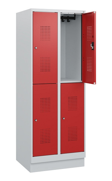 C+P Doppelstöckiger Spind Evolo PLUS, Sockel, 4 Fächer, 1630x600x500mm, 7035/300, Frontfarbe RAL 3000 feuerrot, Zylinderschloss, 0493205-20 S10024