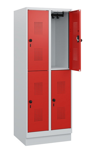 C+P Doppelstöckiger Spind Evolo PLUS, Sockel, 4 Fächer, 1630x600x500mm, 7035/302, Drehriegel, 0493205-20 S10005
