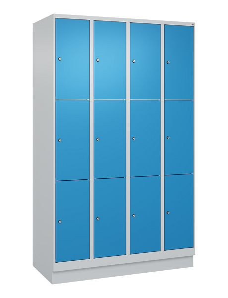 C+P Schließfachschrank Classic PLUS, Sockel, 4 Abteile mit je 3 Fächern, 1950x1200x500mm, 7035/5012, 080020-403 S10004