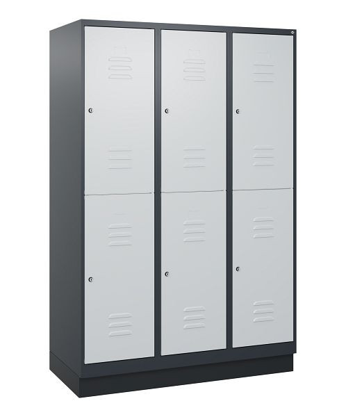 C+P Doppelstöckiger Spind Classic PLUS, Sockel, 3 Abteile, 1800x1200x500mm, 7016/7035, Zylinderschlösser, 0803207-32 S10028