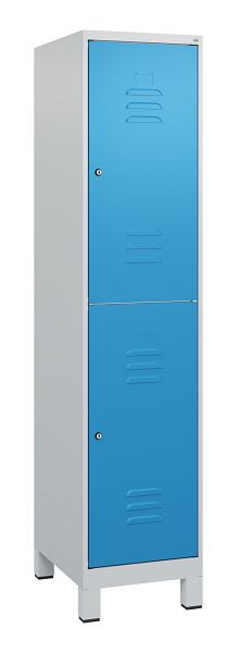 C+P Doppelstöckiger Spind Classic PLUS, Füße, 1800x400x500mm, 7035/5012, Zylinderschlösser, 0803107-12 S10019