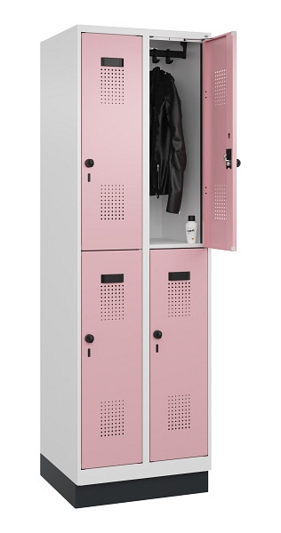 C+P Doppelstöckiger Spind Evolo PLUS, mit Sockel, 4 Fächer, 1950x600x500mm, 9016, Frontfarbe RAL 3015 Hellrosa, Drehriegel, 049320-20 S10018