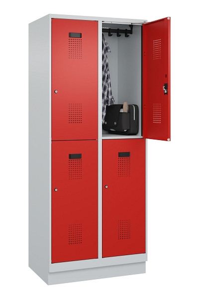 C+P Doppelstöckiger Spind Evolo PLUS, mit Sockel, 4 Fächer, 1950x800x500mm, 7035, Frontfarbe RAL 3020 Verkehrsrot, Zylinderschloss, 049320-22 S10032