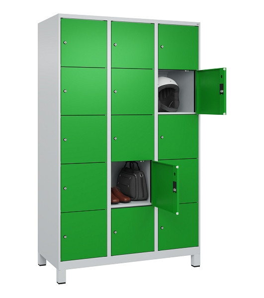 C+P Schließfachschrank Evolo PLUS, mit Füßen, 15 Fächer, 1950x1200x500mm, 7035/6037 Reingrün, 049010-325 S10011
