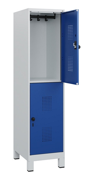 C+P Doppelstöckiger Spind Evolo PLUS, Füße, 2 Fächer, 1630x400x500mm, 7035/5010, Drehriegel, 0493105-12 S10006