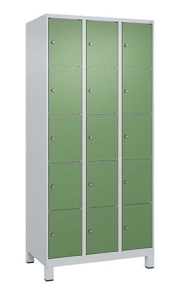 C+P Schließfachschrank Classic PLUS, Füße, 3 Abteile, 1950x900x500mm, 7035/6011, 080010-305 S10006