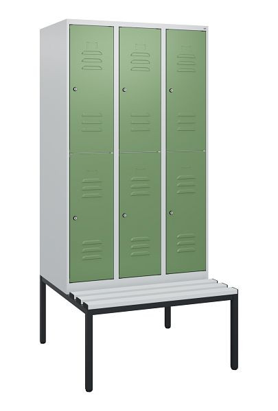 C+P Doppelstöckiger Spind Classic PLUS, 3 Abteile, 1950x900x815mm, 7035/6011, Zylinderschlösser, mit untergebauter Sitzbank, 0803505-30 S10081
