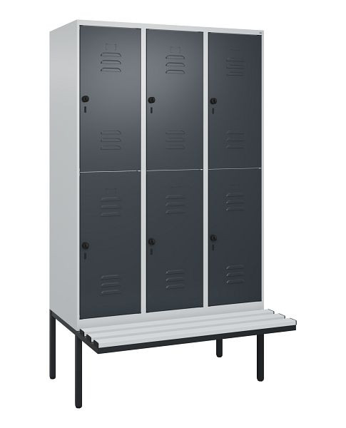 C+P Doppelstöckiger Spind Classic PLUS, 3 Abteile, 2120x1200x815mm, 7035/7016, Drehriegel, mit Untergestell und schwebender Sitzfläche, 0803407-32 S10113
