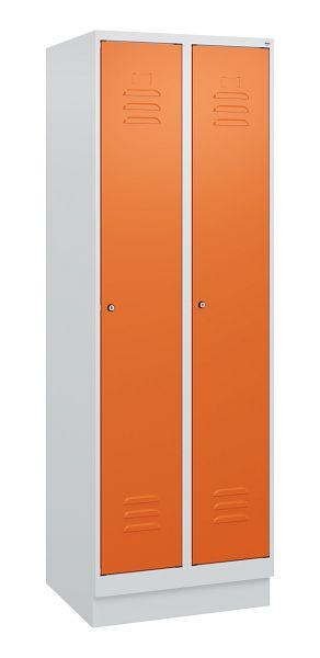 C+P Umkleidespind Classic PLUS, Sockel, 2 Abteile, 1800x600x500mm, 7035/2004, Zylinderschlösser, 0800207-20 S10031