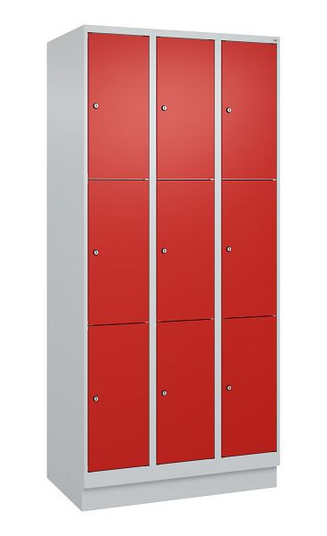 C+P Schließfachschrank Classic PLUS, Sockel, 3 Abteile mit je 3 Fächern, 1950x900x500mm, 7035/3020, 080020-303 S10002