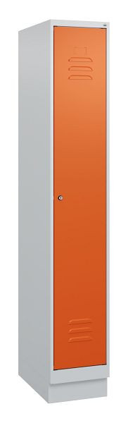 C+P Umkleidespind Classic PLUS mit Mitteltrennwand, Sockel, 1800x300x500mm, 7035/2004, Zylinderschloss, 0800207-10F S10031